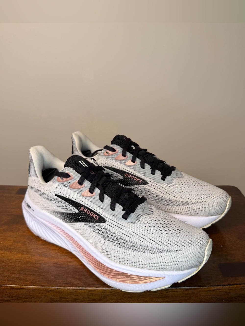 Brooks Ghost 17 Women’s 7.5 B White Black Rose Gold Running Shoes 1204311B105